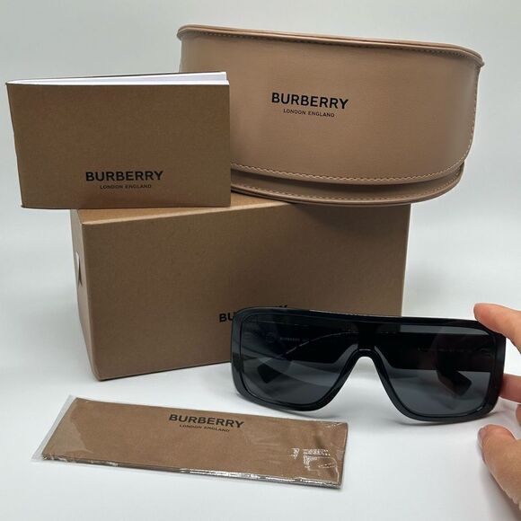 BURBERRY Sunglasses BE4401U 300187 Black/Dark Grey Unisex NEW - Picture 10 of 11
